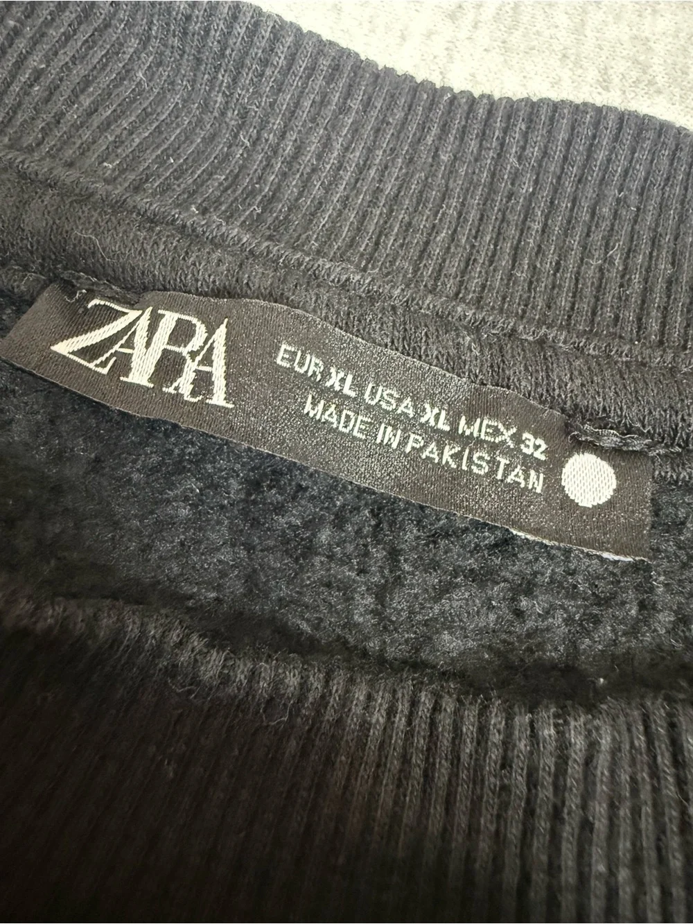 Zara Classic Crewneck Sweatshirt Black - XL